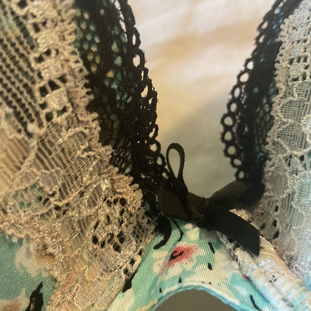 Floral print bra with lace trim